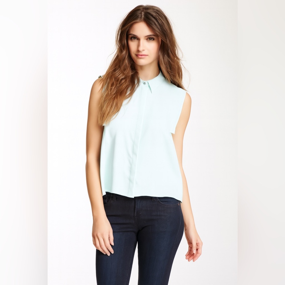 ASTR aqua sleeveless shirt xs